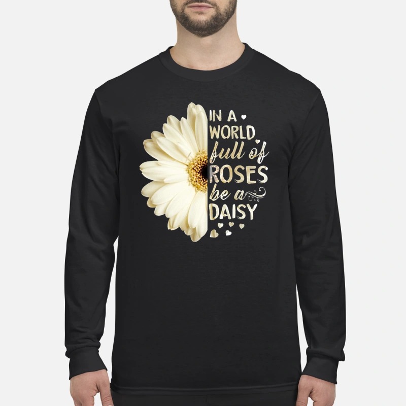 In a world full of roses be a daisy men's long sleeved shirt