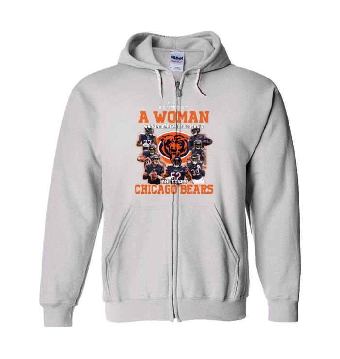 A woman who understand football and love Chicago bears shirt and hoodie
