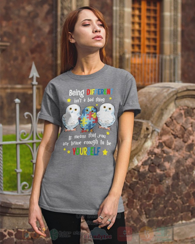 Being_Different_Isnt_A_Bad_Thing_Owl_Hoodie_Shirt_1
