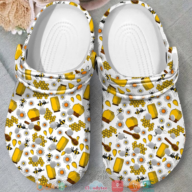 Beekeeper_Pattern_Crocband_Shoes_1