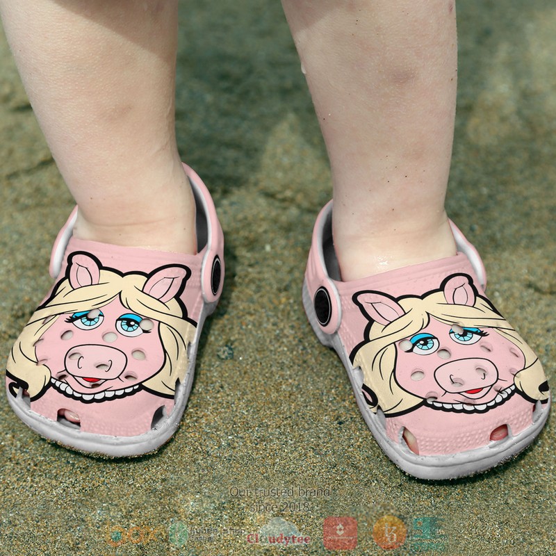 Miss_Piggy_Crocs_Crocband_Shoes_1_2_3_4_5_6